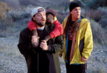 “Jay and Silent Bob Strike Back” Turns 25: Kevin Smith Is Still Not Over It, and Honestly, Neither Are We Kevin Smith, Jason Mewes, and Tango in Jay and Silent Bob Strike Back (2001)